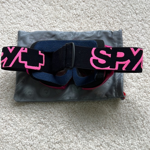 Spy women’s goggles with hot pink frame - Picture 5 of 9